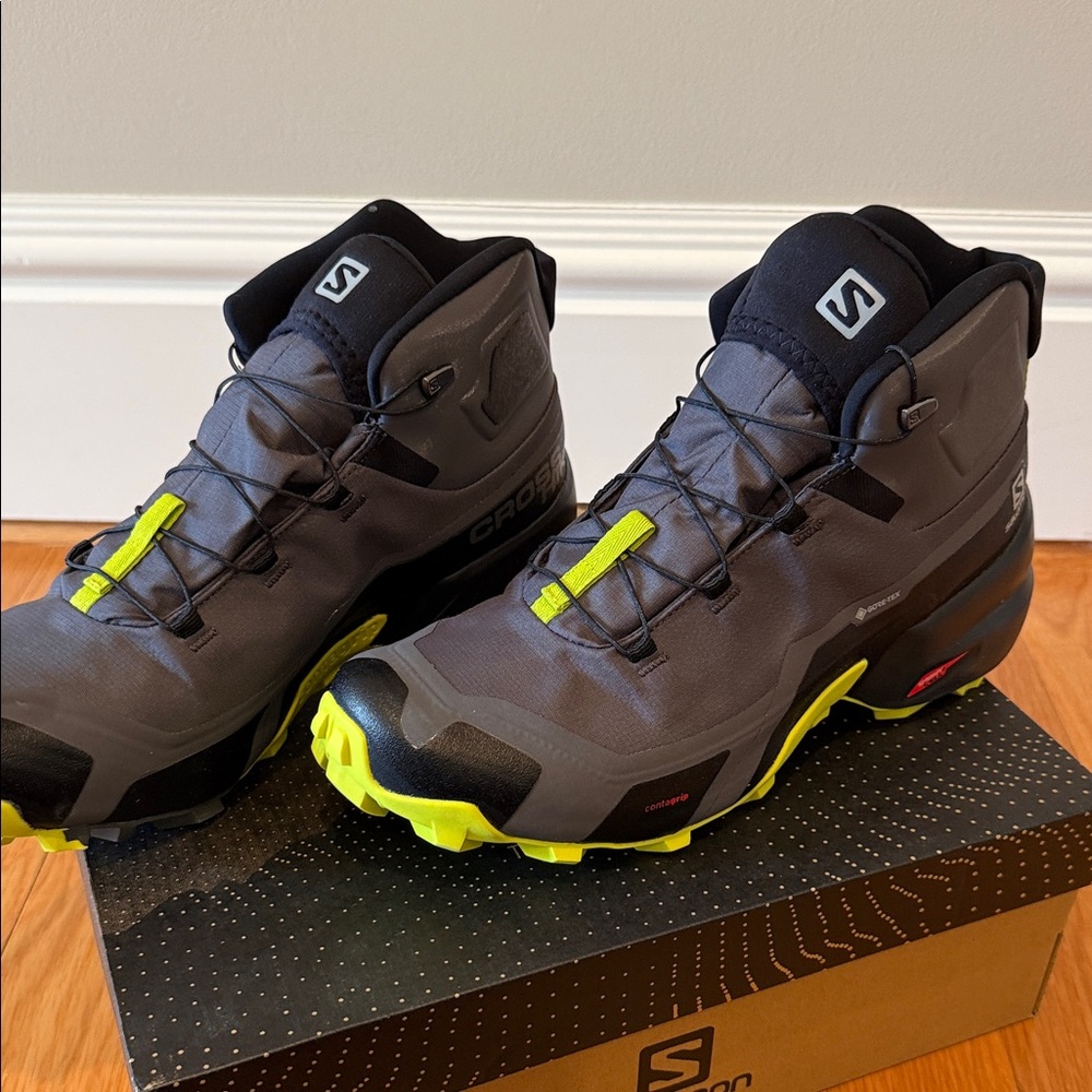 Salomon Men’s Gray and Yellow Trail Boots Cross Hike Mid GTX 9.5